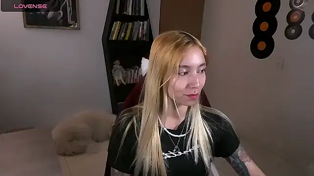 Snapshot of Saucy_Jenn chatting on October 2025 02:35:01 AM Saucy Jenn online show from October 2025 02:35:01 AM