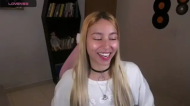 Snapshot of Saucy_Jenn chatting on October 2025 04:27:02 AM Saucy Jenn online show from October 2025 04:27:02 AM