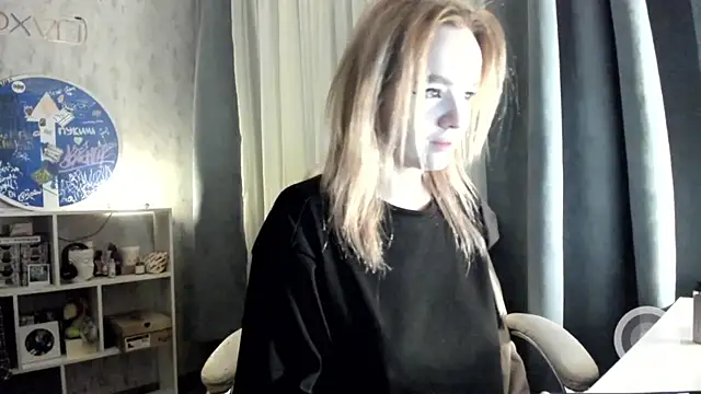 Snapshot of SarahRomantic chatting on February 2025 08:38:02 PM SarahRomantic online show from February 2025 08:38:02 PM