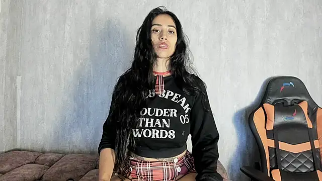 Valentinne z online show from March 2025 12:50:02 PM