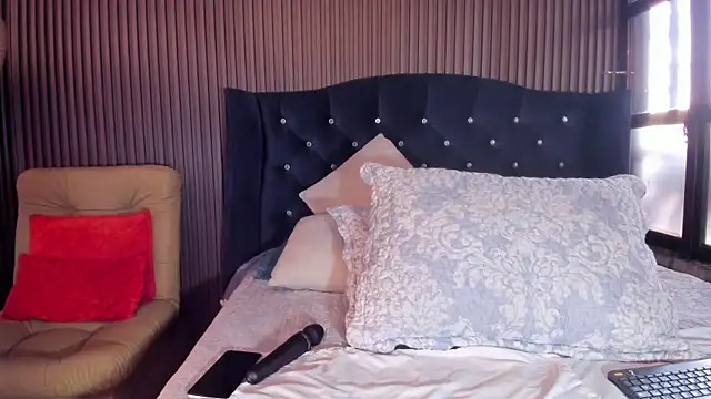 JuliaDawson  online show from February 2026 09:06:01 PM