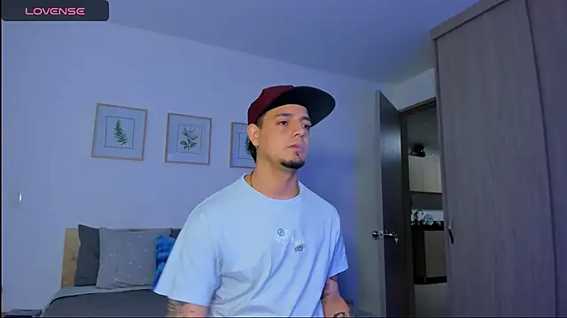 alejandro calderon1 online show from November 2025 12:55:01 AM