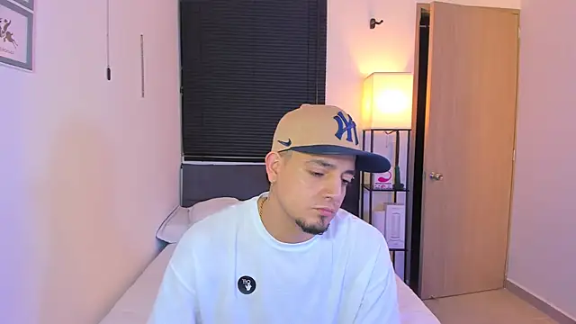 alejandro calderon1 online show from March 2026 09:22:01 AM