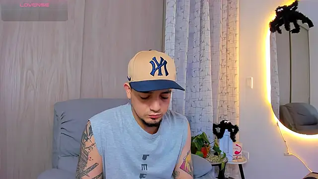 alejandro calderon1 online show from October 2025 03:28:02 AM