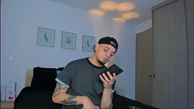 alejandro calderon1 online show from December 2025 05:01:02 AM