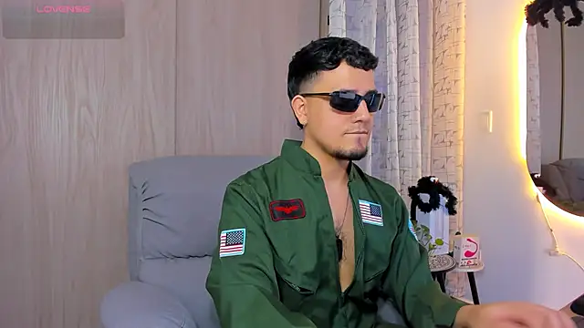 alejandro calderon1 online show from October 2025 09:32:02 PM