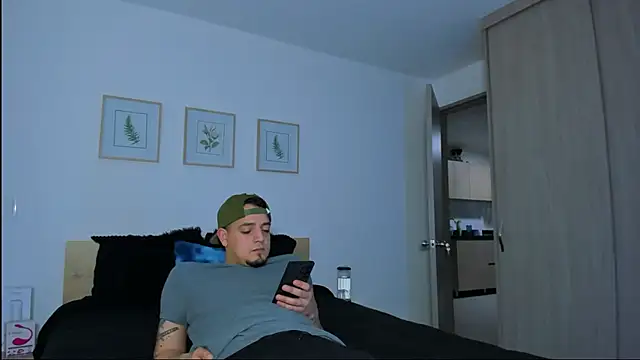 alejandro calderon1 online show from December 2025 01:23:02 AM