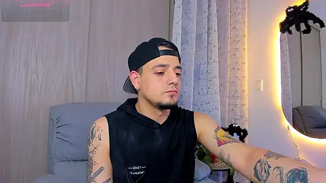 alejandro calderon1 online show from October 2025 11:14:01 PM