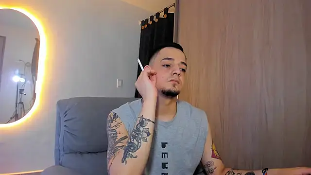 alejandro calderon1 online show from February 2025 05:00:01 AM