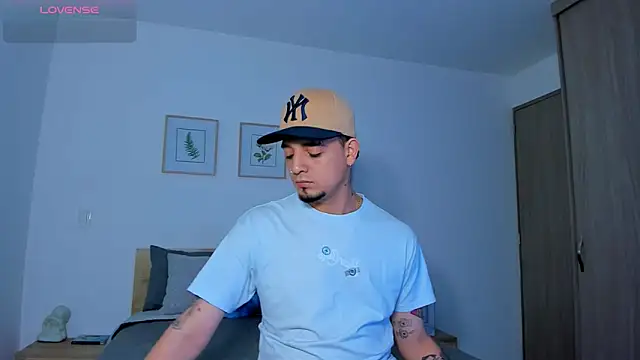 alejandro calderon1 online show from November 2025 09:31:02 AM