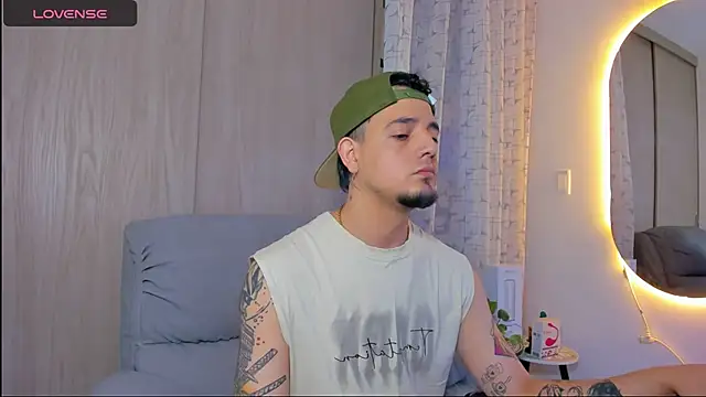 alejandro calderon1 online show from November 2025 10:02:01 PM