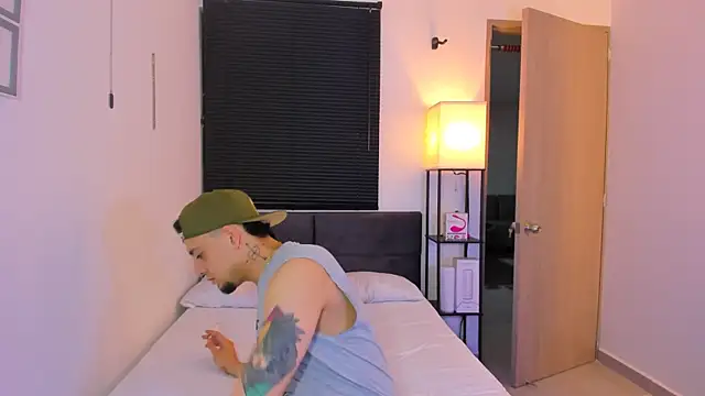 alejandro calderon1 online show from April 2026 04:30:01 AM