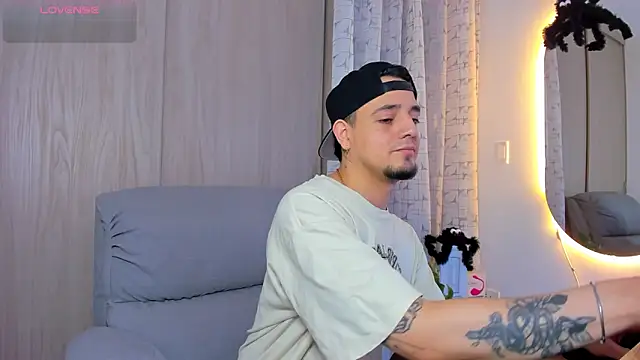 alejandro calderon1 online show from October 2025 11:07:02 PM