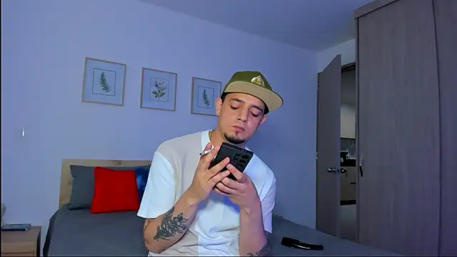 alejandro calderon1 online show from November 2025 05:08:01 AM