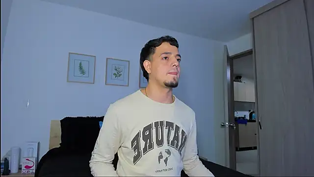 alejandro calderon1 online show from December 2025 03:33:02 AM