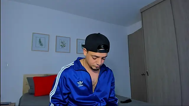 alejandro calderon1 online show from December 2025 05:20:02 AM