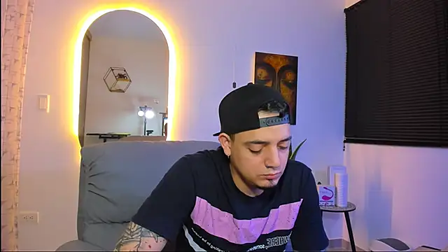 alejandro calderon1 online show from February 2026 07:33:02 AM