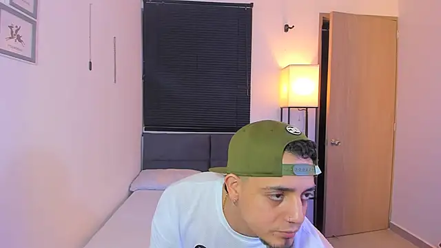 alejandro calderon1 online show from April 2026 04:47:02 AM