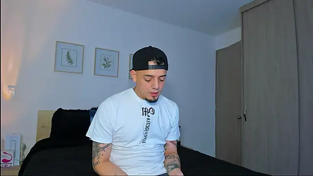 alejandro calderon1 online show from December 2025 04:27:01 AM