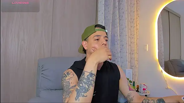 alejandro calderon1 online show from November 2025 05:33:01 AM