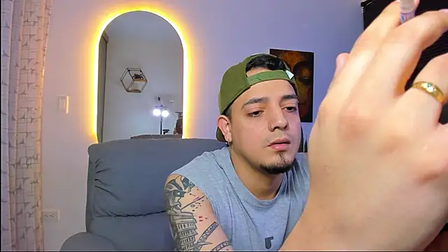 alejandro calderon1 online show from January 2026 12:25:01 AM