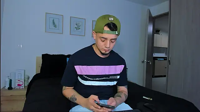 alejandro calderon1 online show from December 2025 02:03:02 AM