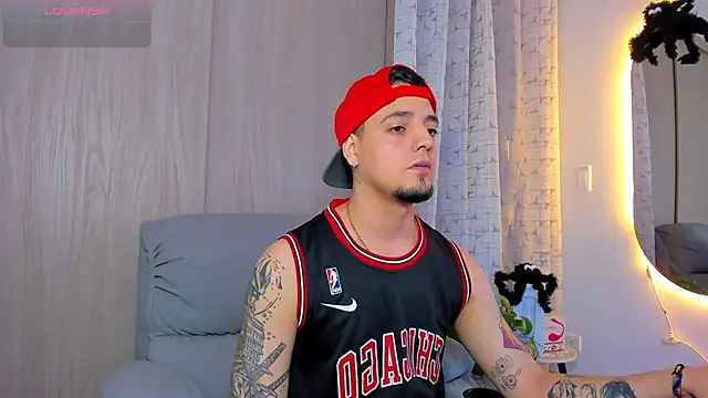 alejandro calderon1 online show from October 2025 12:12:02 AM