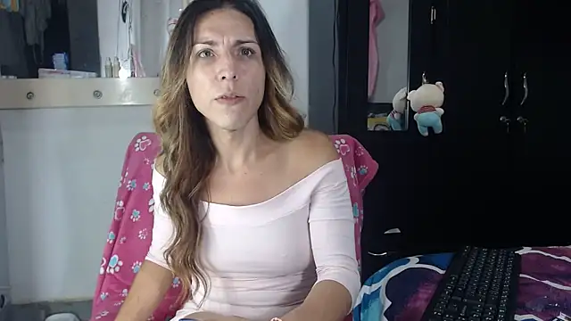 Snapshot of aleera_starxx982 chatting on November 2025 03:45:01 AM aleera starxx982 online show from November 2025 03:45:01 AM