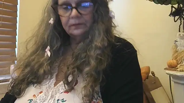 Snapshot of DestineeLoverGirl chatting on October 2025 01:21:02 PM DestineeLoverGirl online show from October 2025 01:21:02 PM