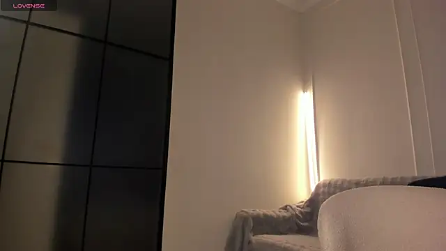 Lunaonekiss online show from April 2026 05:32:01 AM