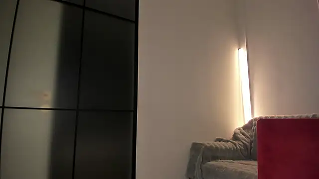 Lunaonekiss online show from March 2026 11:37:02 AM