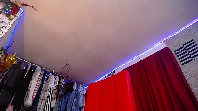 hornytsblonde online show from December 2025 02:10:02 PM