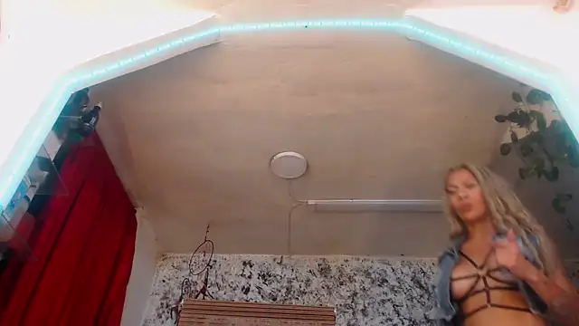 Snapshot of hornytsblonde chatting on January 2025 02:26:01 PM hornytsblonde online show from January 2025 02:26:01 PM