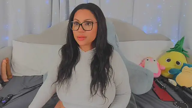 Snapshot of MeghanXO chatting on May 2026 02:19:01 AM MeghanXO online show from May 2026 02:19:01 AM