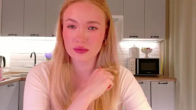 Veronika Mitchel online show from March 2026 04:20:01 PM