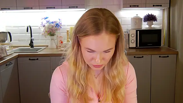 Veronika Mitchel online show from October 2025 12:30:02 PM