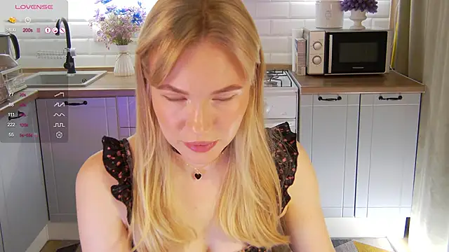 Veronika Mitchel online show from October 2025 03:35:01 PM