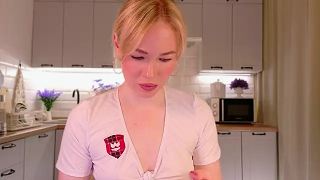 Veronika Mitchel online show from November 2025 01:55:01 PM