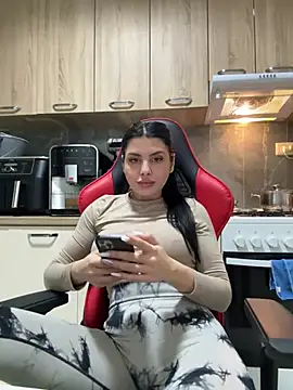 Snapshot of Scarlett-Dream chatting on February 2025 11:25:01 AM Scarlett-Dream online show from February 2025 11:25:01 AM
