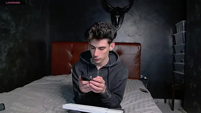 DanielCrush1 online show from April 2026 08:57:02 PM