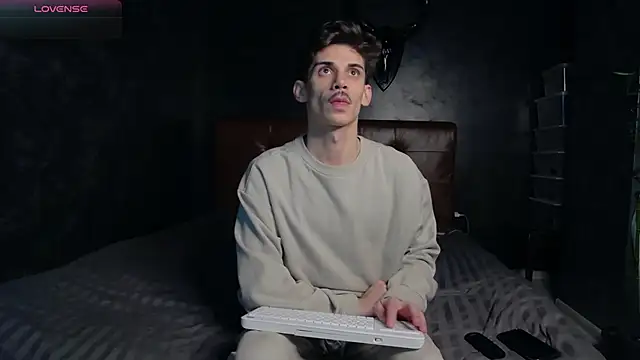 DanielCrush1 online show from December 2025 02:16:02 PM