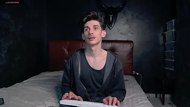 DanielCrush1 online show from April 2026 07:43:01 PM