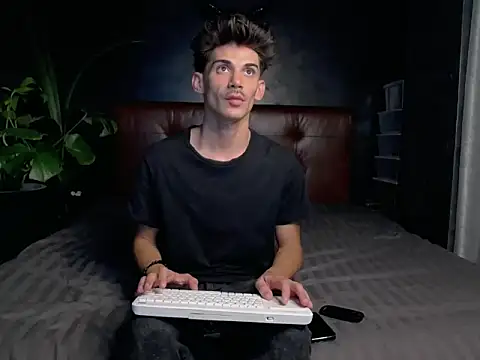 Snapshot of DanielCrush1 chatting on October 2025 05:39:01 PM DanielCrush1 online show from October 2025 05:39:01 PM