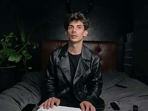 Snapshot of DanielCrush1 chatting on September 2025 09:32:01 PM DanielCrush1 online show from September 2025 09:32:01 PM