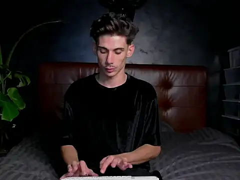 Snapshot of DanielCrush1 chatting on October 2025 06:42:01 PM DanielCrush1 online show from October 2025 06:42:01 PM