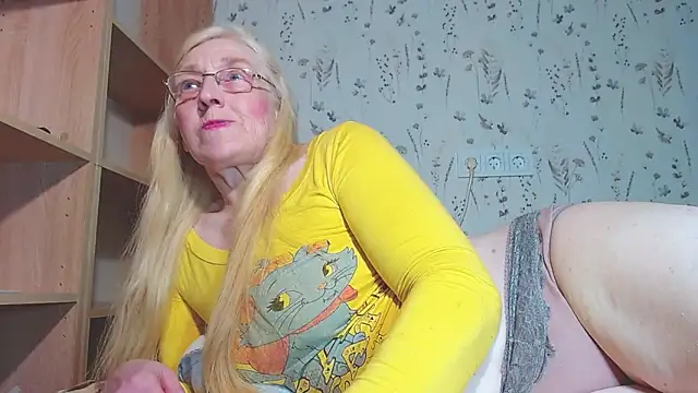 Snapshot of MadamBombShell chatting on June 2026 07:46:01 AM MadamBombShell online show from June 2026 07:46:01 AM