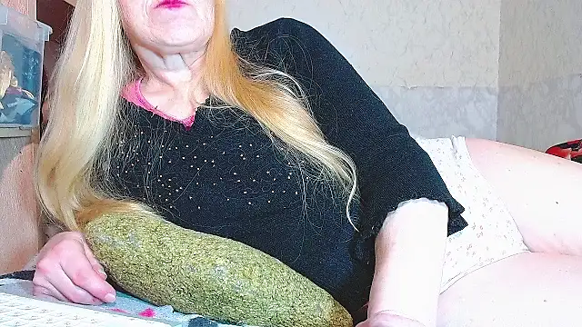 MadamBombShell online show from October 2025 10:31:02 PM