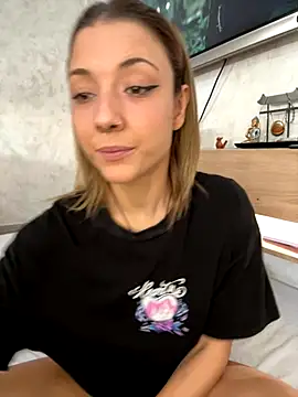 Snapshot of KarlaLuar_ chatting on October 2025 12:04:01 PM KarlaLuar online show from October 2025 12:04:01 PM