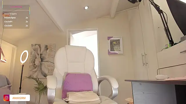 Snapshot of catalinasaiz chatting on October 2025 02:24:02 PM catalinasaiz online show from October 2025 02:24:02 PM