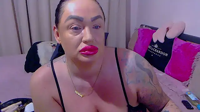 BustyVicky online show from April 2026 09:33:02 PM